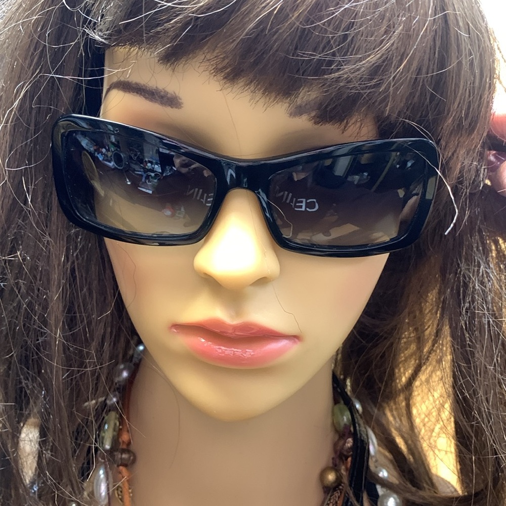 CHANEL Black Oversized Rectangular Sunglasses with Gradient Lenses - Picture 7 of 16
